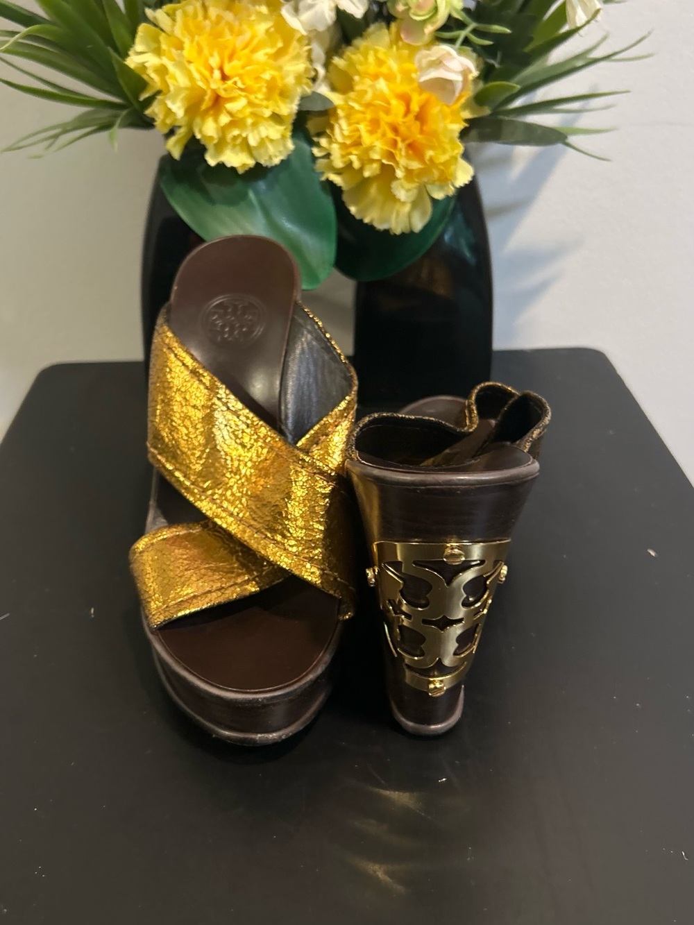 Tory Burch Gold Wedges Size 7.5 - Picture 4 of 4